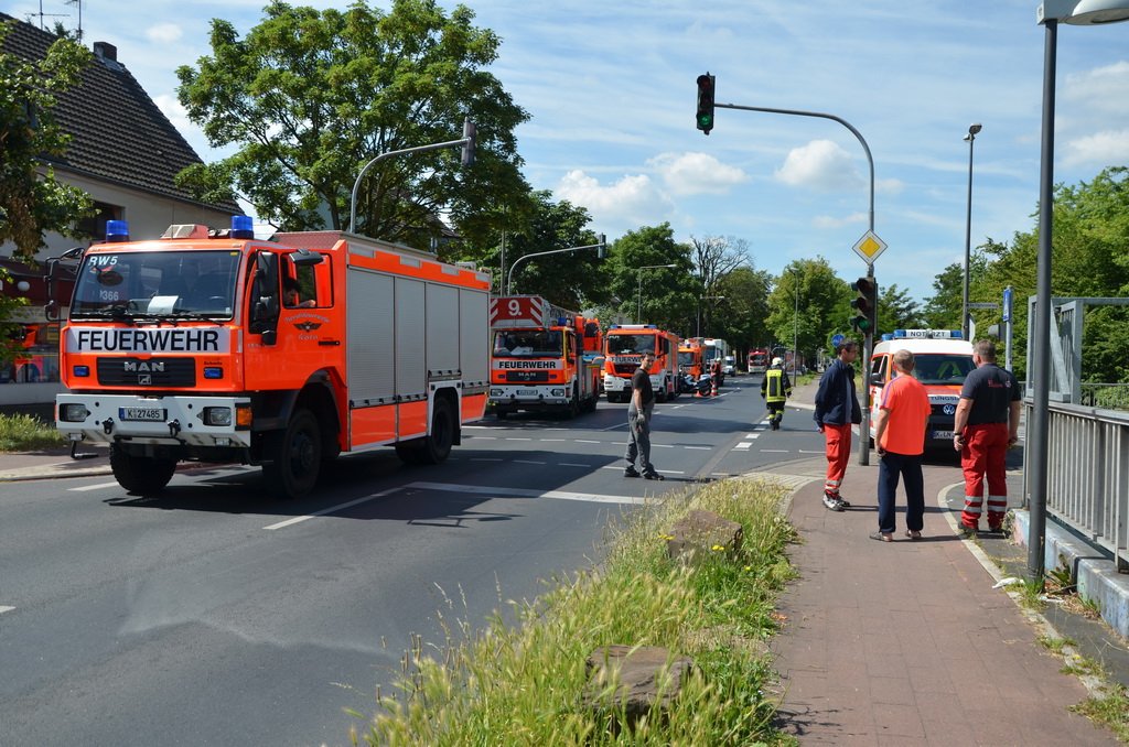 Unfall zwischen zwei KVB Bahnen Koeln Hoehenhaus Im Weidenbruch P060.JPG